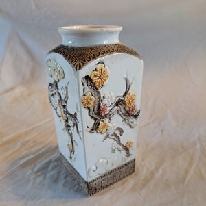 2/40$ Decorative Ceramic Floral Relief Vase in Cream and Brown